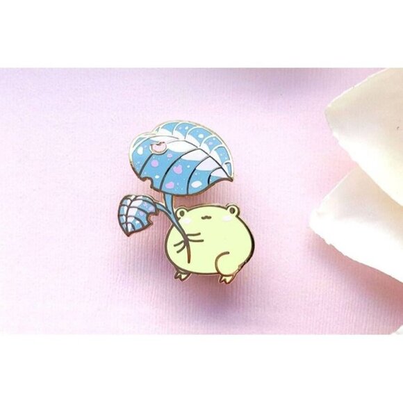 Gogo the Frog Leaf Umbrella Enamel Pin - RARE Gold Plated Brooch & Jewelry - Picture 4 of 9